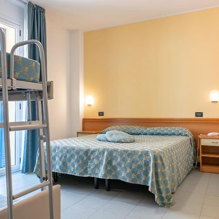 Hotel Thea ベラーリア・イジェア・マリーナ エクステリア 写真