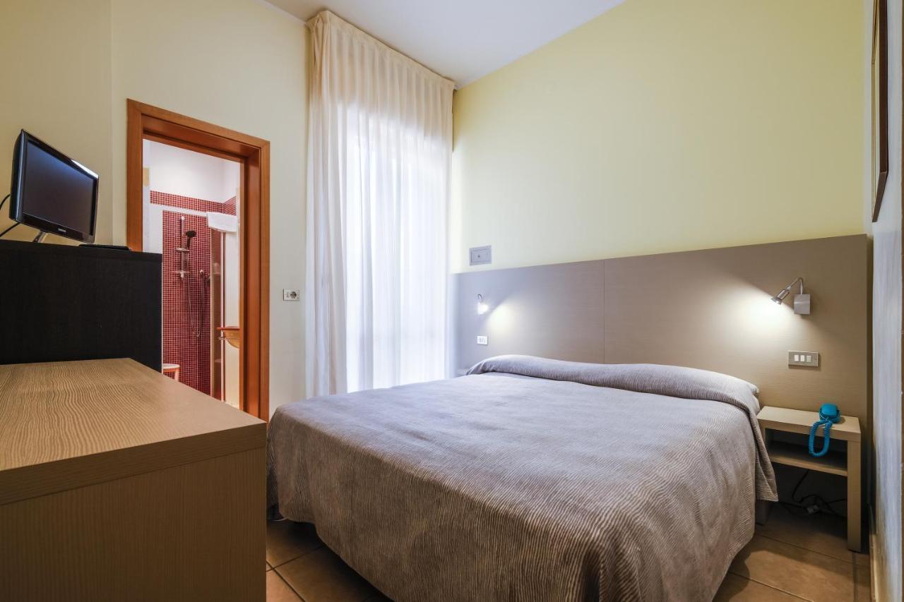 Hotel Thea ベラーリア・イジェア・マリーナ エクステリア 写真