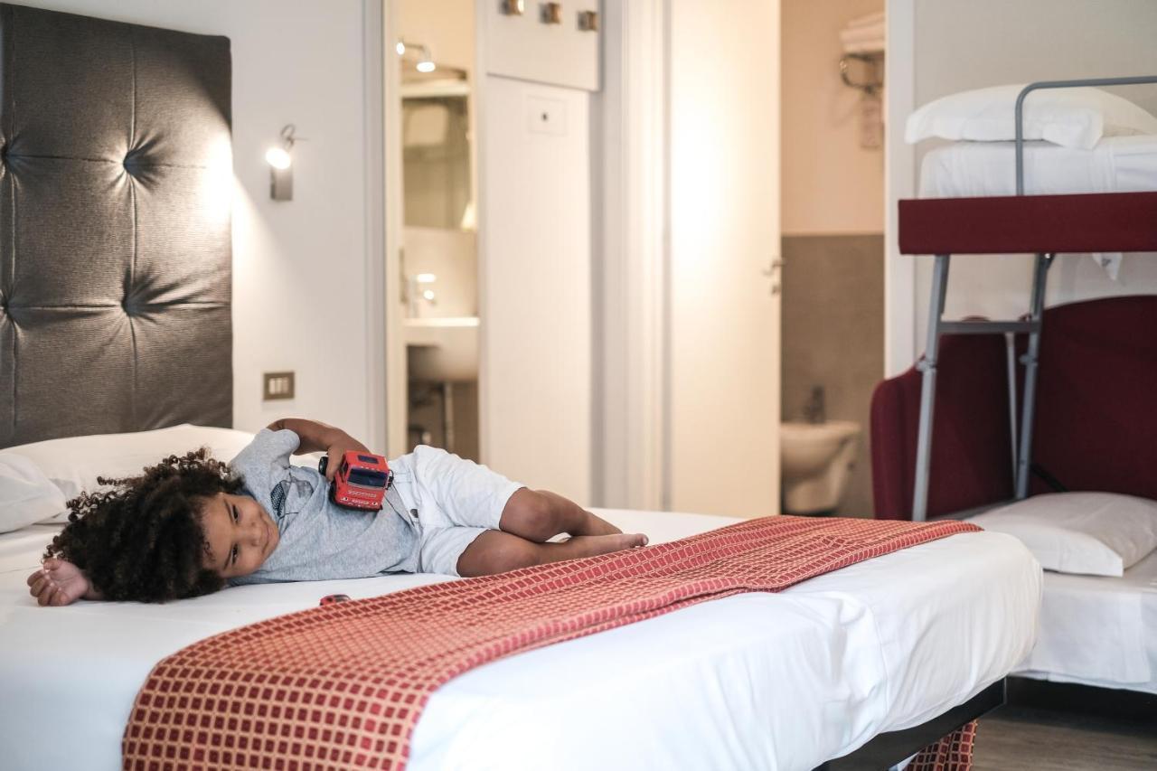 Hotel Thea ベラーリア・イジェア・マリーナ エクステリア 写真